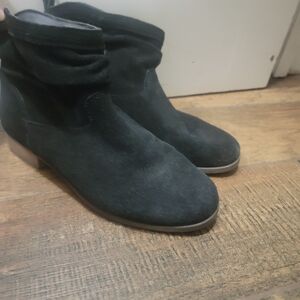 Koolabura by Ugg suede bootie size 9